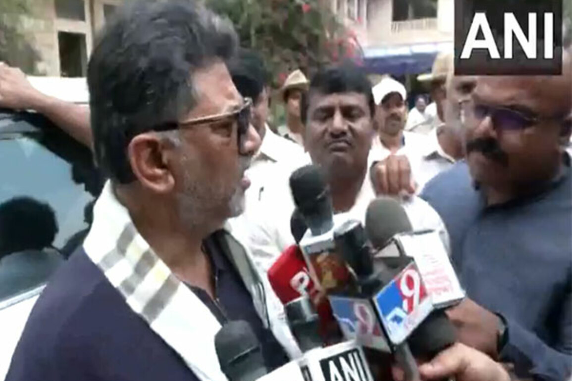 Karnataka: DK Shivakumar declines to comment on CM's statement, reaffirms Congress' clear stance