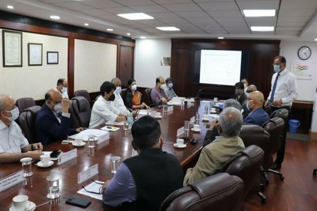 Scindia holds meet with airlines on aviation turbine fuel pricing