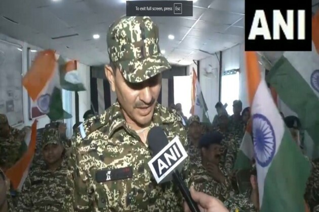 Jammu and Kashmir: CRPF Jawan cheer for India ahead of IND vs NZ final in ICC Champions Trophy