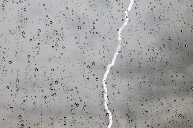 Colorado man dies after being struck by lightning on Florida beach