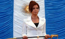 Handing over ... Fernandez's policies did not encourage foreign investment (photo: Presidencia de la N. Argentina)