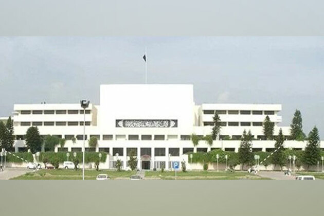 PML-N lawmaker in Senate reveals 2,500 Pakistani bureaucrats hold dual nationality