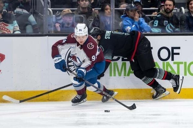 Nathan MacKinnon's 4-point game sparks Avs over Kraken