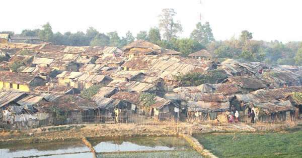 Over 500 feared dead after two boats with refugees sink off Myanmar