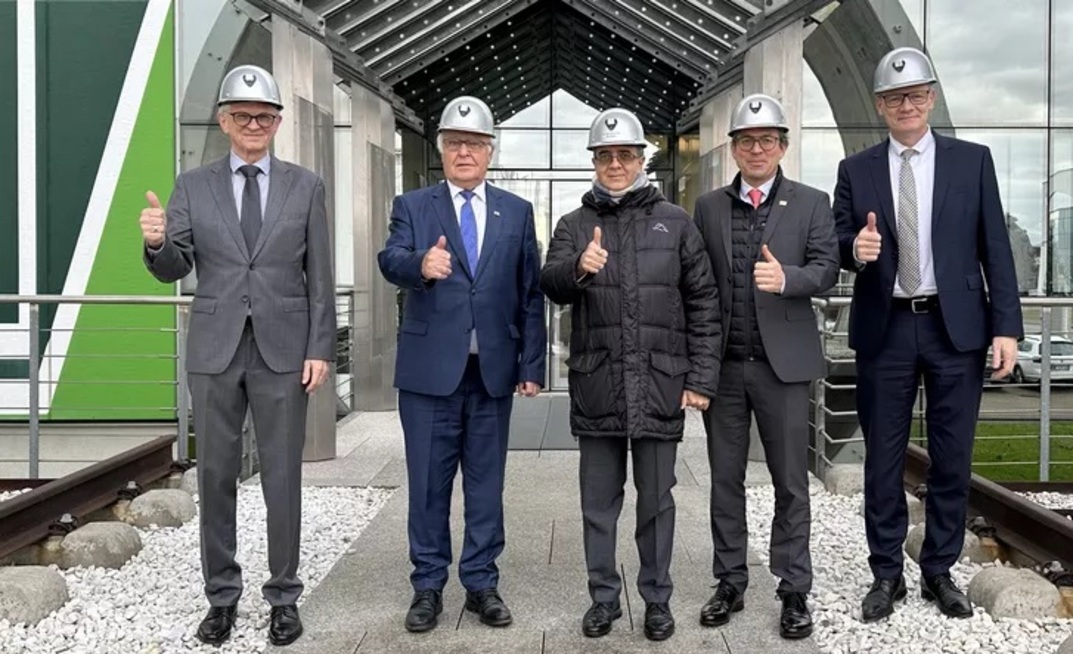 Ajit Gupte, the Indian Ambassador to Germany, (centre) during a recent visit to the Herrenknecht production facility in Schwanau, Germany