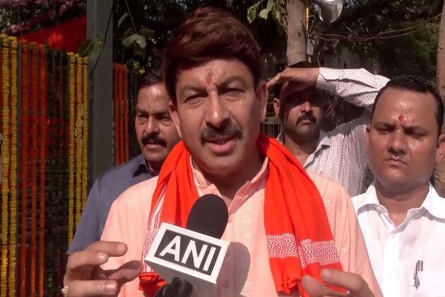 BJP MP Manoj Tiwari praises Indian team for not accepting Asia Cup trophy from Pakistani official