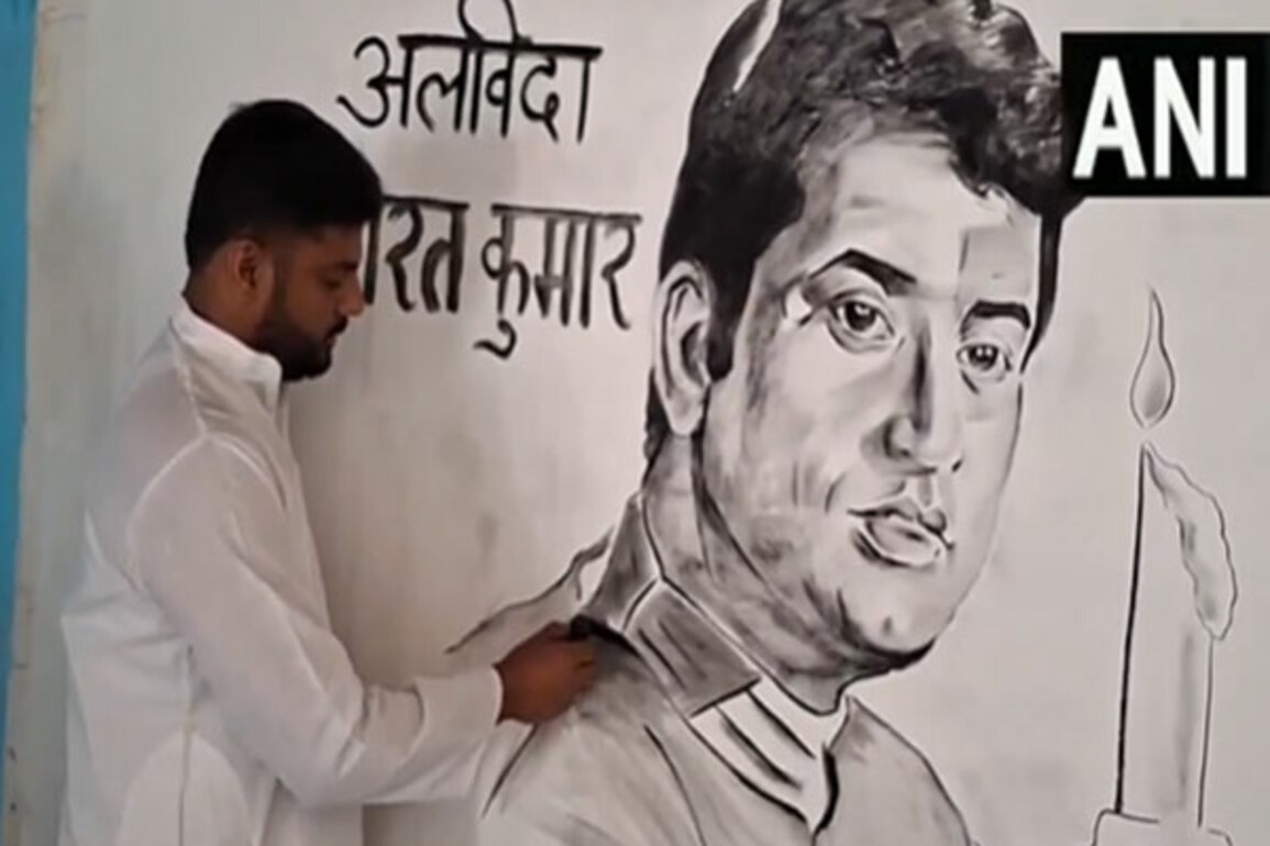 Artist from Amroha pays charcoal portrait tribute to late cinema icon Manoj Kumar