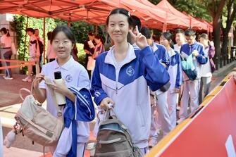 2025 gaokao sees high-tech vigilance meet human care