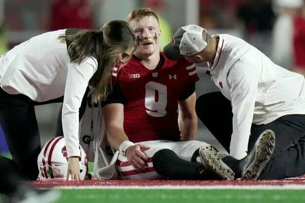 Wisconsin starter Billy Edwards Jr. leaves game vs. Miami (Ohio) with injury