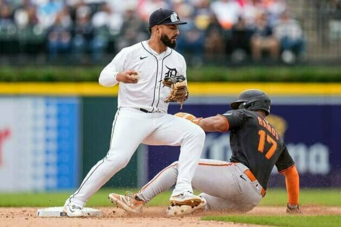 Four-run fifth inning fuels Tigers to sweep of Giants