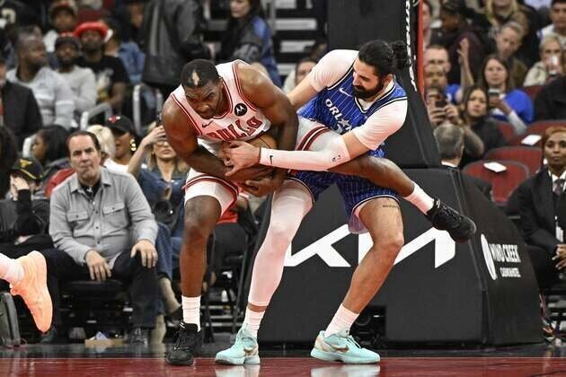 Magic stay in sixth-place chase with rout of Bulls