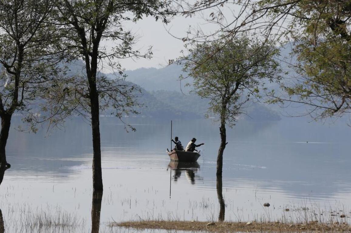 Asia Album: Fishermen on Phangota Lake, India