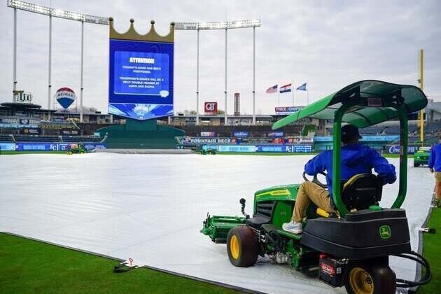 Brewers-Royals rained out; doubleheader Saturday