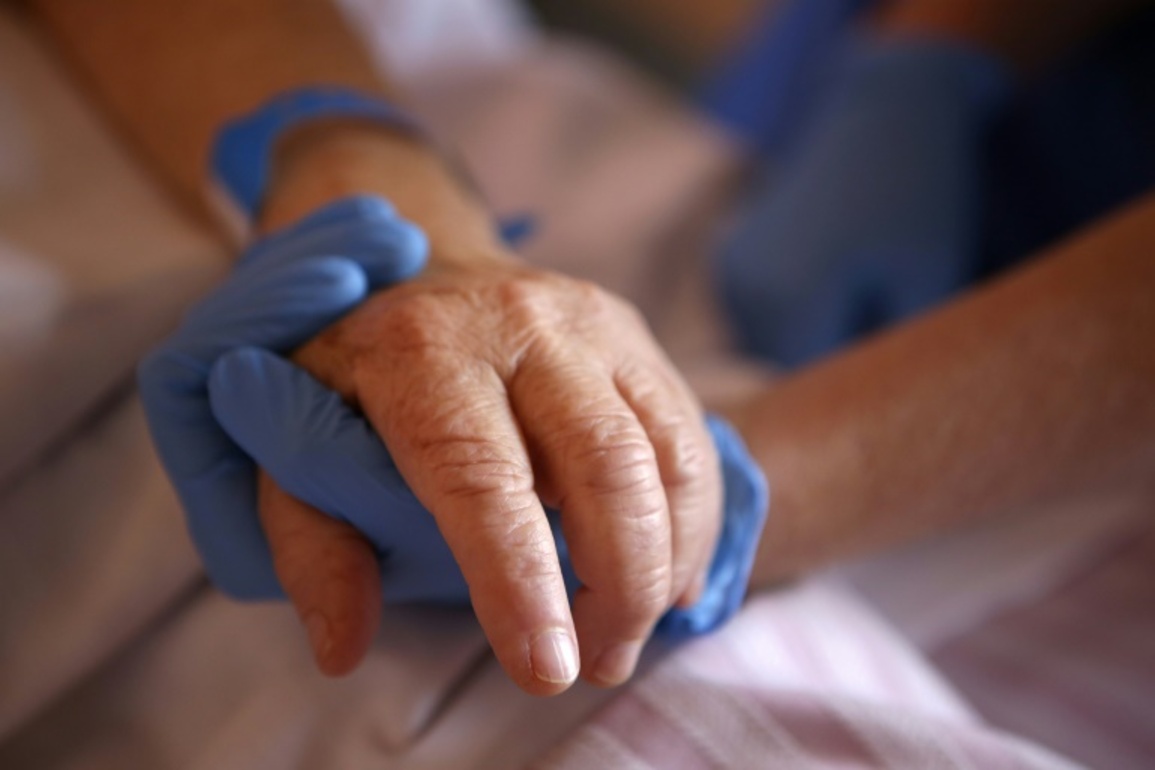 French Deputies Set For First Vote On Assisted Dying Bill - IBTimes