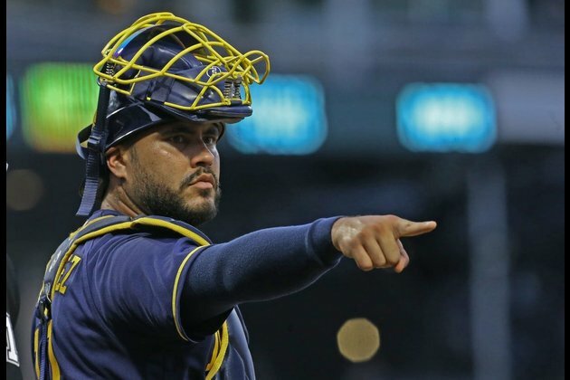 Brewers place C Omar Narvaez (quad strain) on IL