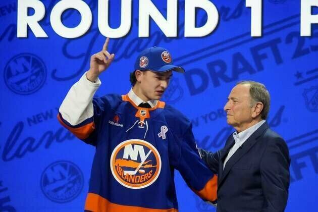 Islanders name top pick D Matthew Schaefer to roster for opener