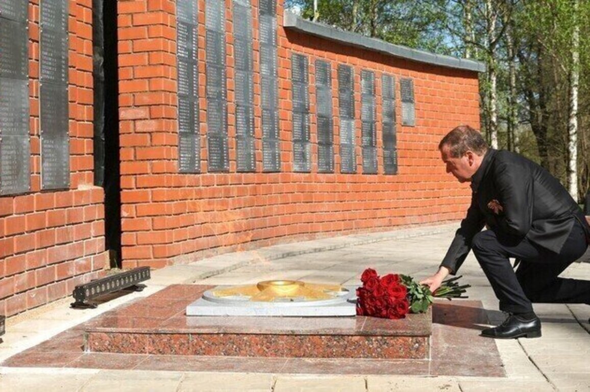 Germany was never fully denazified after WWII  Medvedev