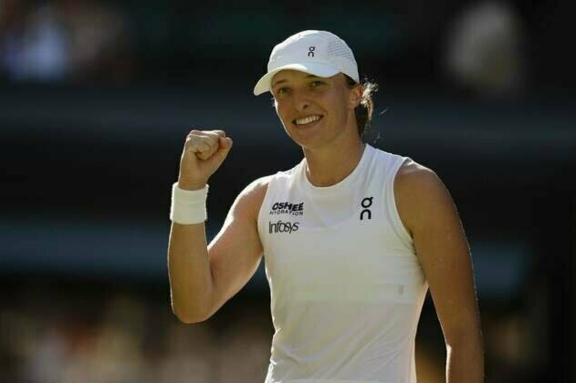Iga Swiatek smashes way to first Wimbledon title