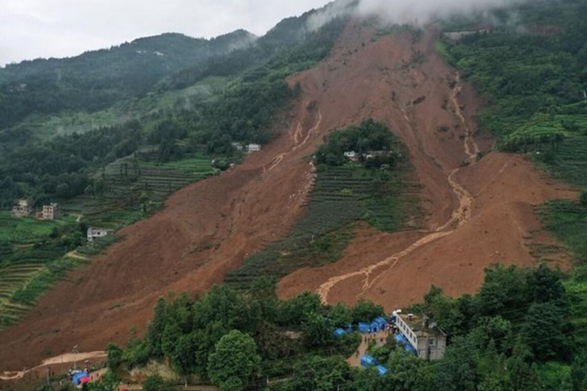 2 people killed, 2 injured as landslide hits housing society in Mumbai