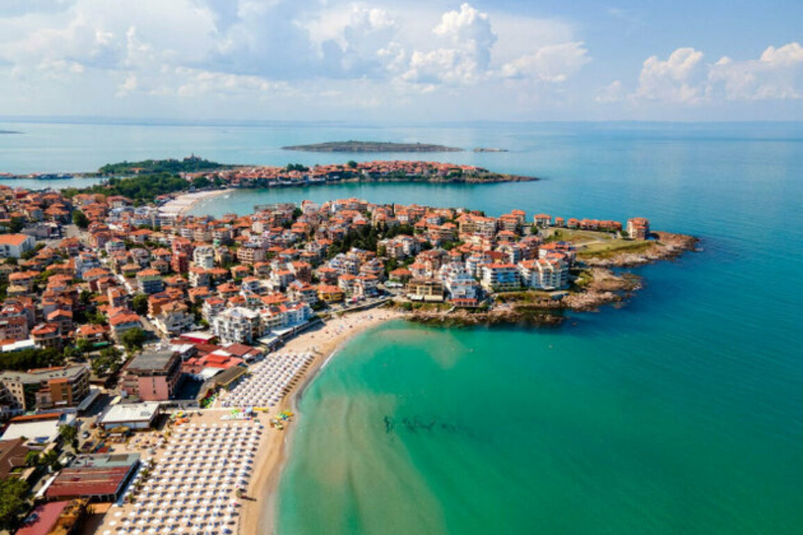 Bulgaria's Tourism Recovery Hindered by Personnel Shortages