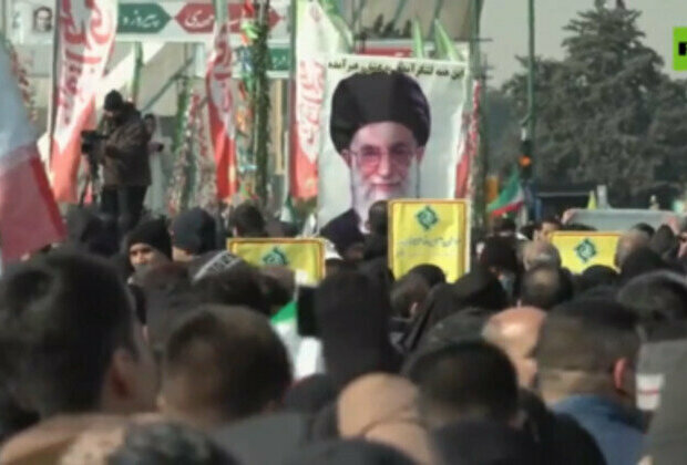 Thousands rally in Tehran to celebrate anniversary of Islamic Revolution (VIDEO)