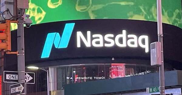 U.S. markets end week on ,ixed note, techs rebound