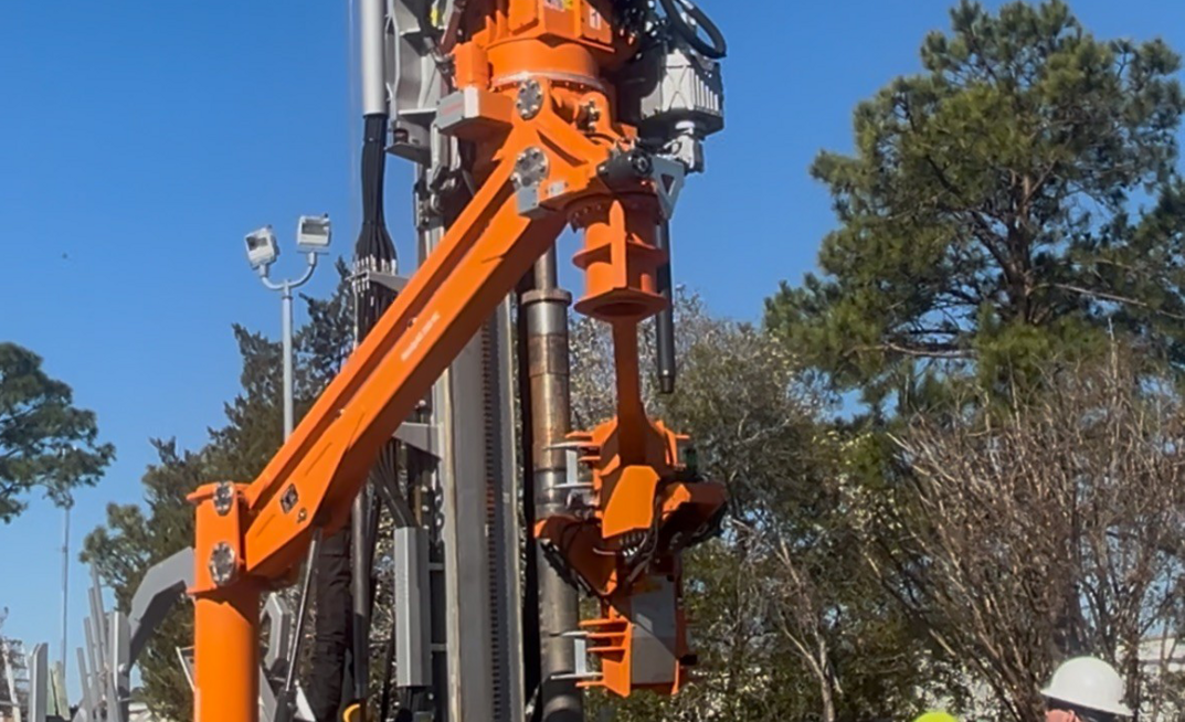 An Eijkelkamp LRS 275 Duo sonic rig proved pivotal to Hellema Holland Engineering’s success on a core sampling project at a Chilean mine’s tailing dam