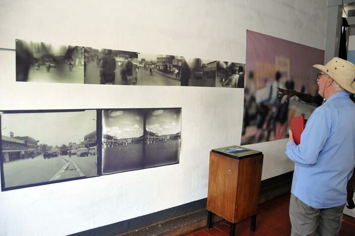  uests look through some of the photographs taken by ngineer ambwa