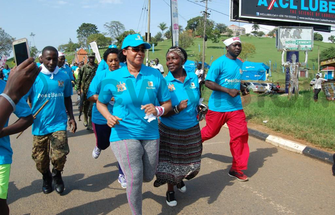 ueen other est emigisha in cap takes part in the marathon hoto by ilson siimwe
