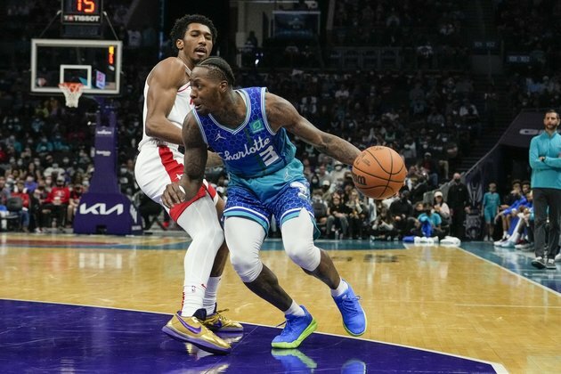Hot-shooting guards lead Hornets into matchup with Pacers