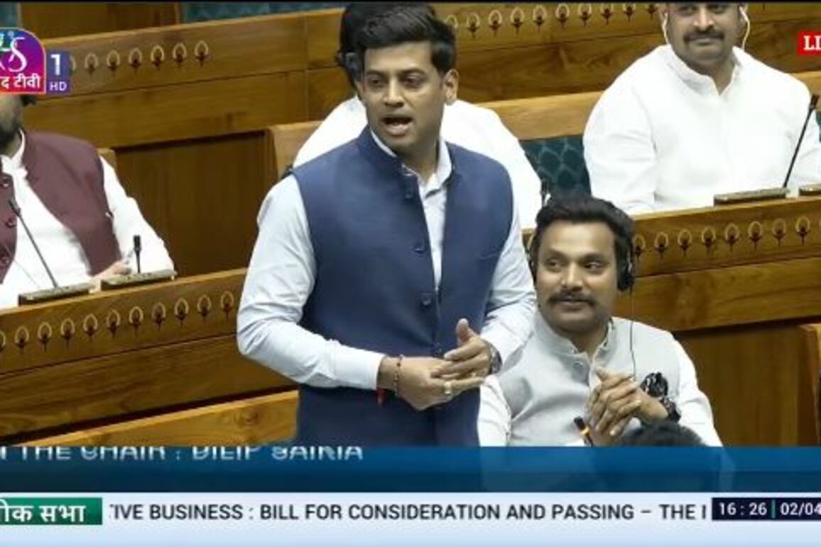 Shiv Sena UBT's dissent note on Waqf Amendment Bill would have pained Balasaheb Thackeray: Shrikant Shinde