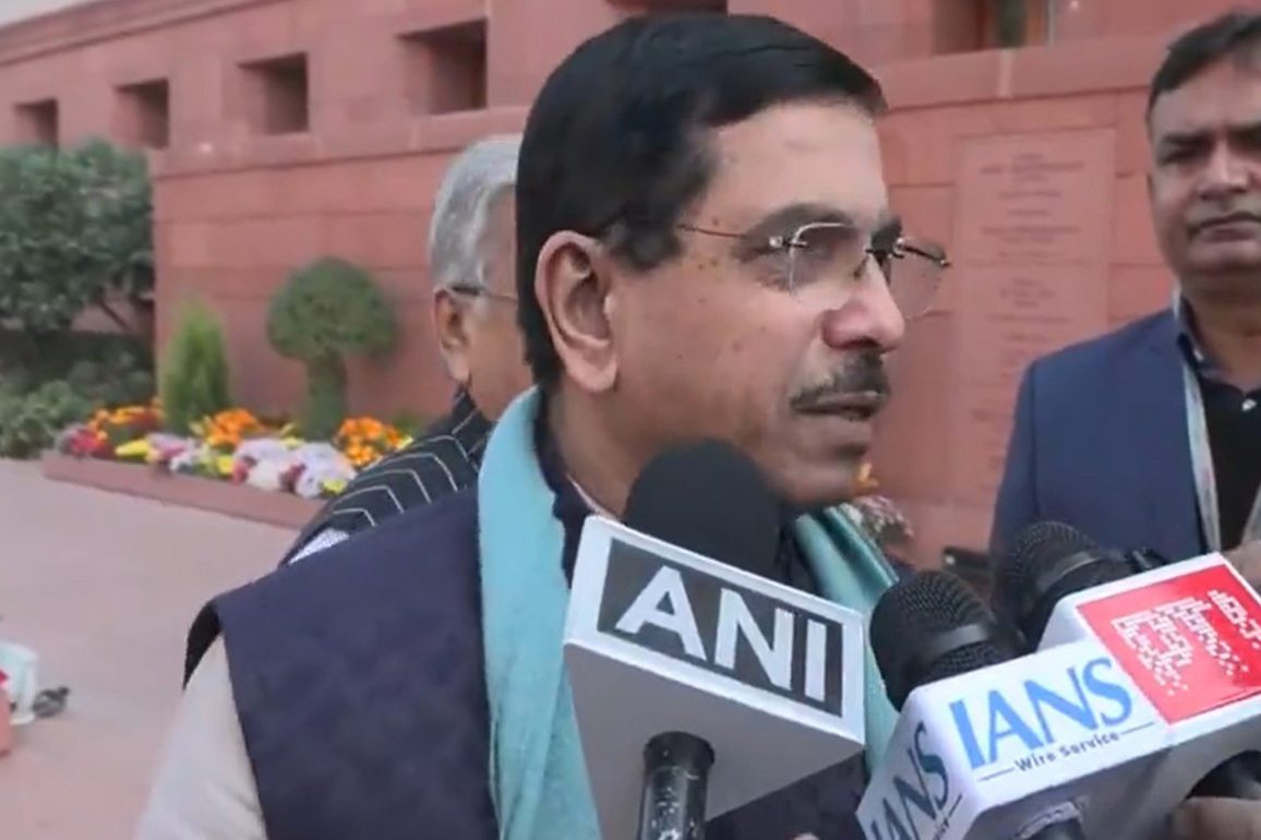 Pralhad Joshi calls Rahul Gandhi "part-time" political leader