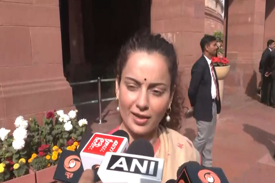 "Vo Bharat Ratna se kayi upar hai": Kangana Ranaut on RSS chief Mohan Bhagwat's remarks over Veer Savarkar