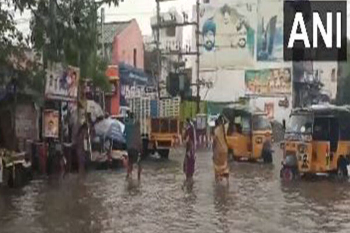 Tamil Nadu: Heavy rains in Madurai leave roads waterlogged, cause inconvenience to passengers