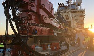 The first UMACK anchor supporting CorPower Ocean’s flagship wave energy device was successfully installed in Portugal using Dieseko’s 500MU vibratory hammer