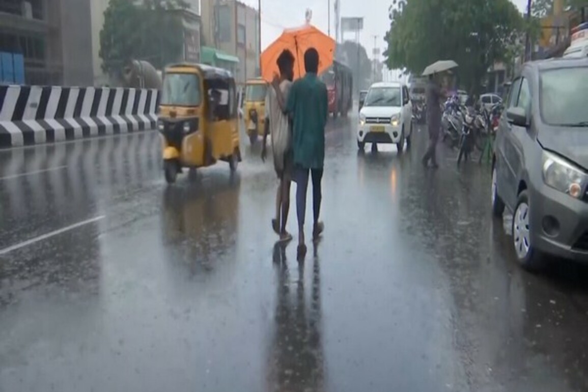 Tamil Nadu: Rains reported in parts of Chennai. MET says possibility of heavy rains in some areas