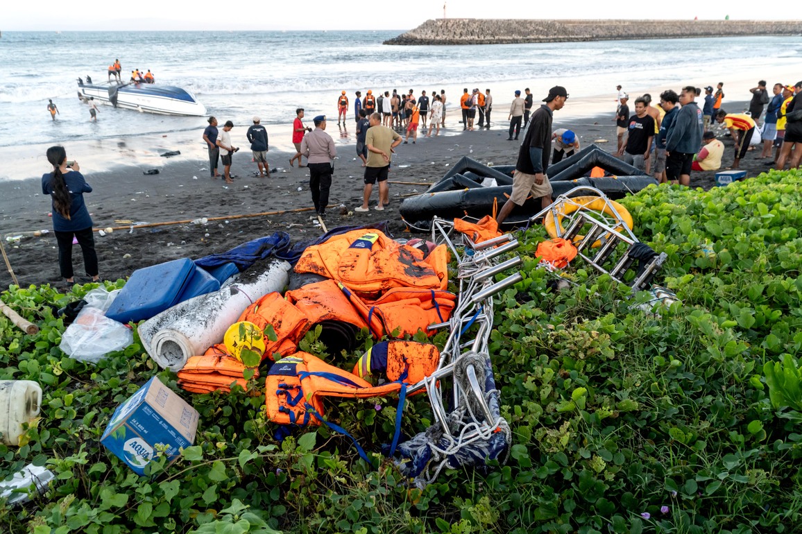 (SpotNews) 2 dead, 1 missing after fast boat sinks off Indonesia's Bali