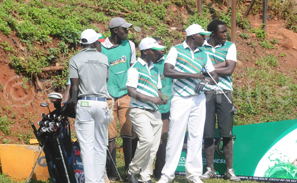Abamu ku bazannyi ba Golf e Kitange nga bavuganya mu mpaka za Uganda Open Aug 10 2016./ (ekif: Silvano Kibuuka) Abamu ku bazannyi ba Golf e Kitange nga bavuganya mu mpaka za Uganda Open Aug 10 2016./ (ekif: Silvano Kibuuka)