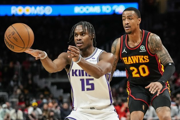 Hawks score 46 in 2nd quarter, romp past skidding Kings