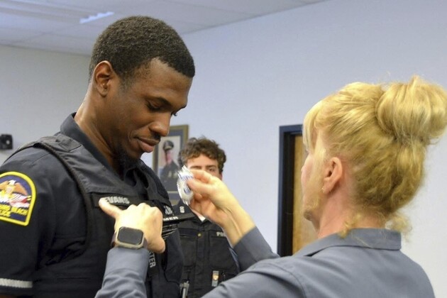 Maine officer arrested by ICE agrees to leave the country