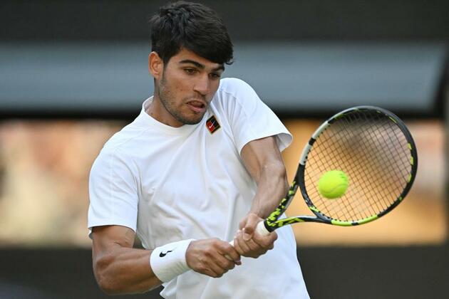 Alcaraz, Sabalenka advance to fourth round at Wimbledon