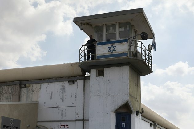 Israeli guards accused of intimate relations with terror convict