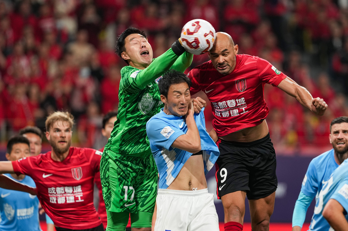 (SP)CHINA-CHENGDU-FOOTBALL-CSL-CHENGDU VS DALIAN (CN)