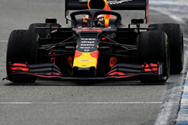 Verstappen to stick with Red Bull until 2023