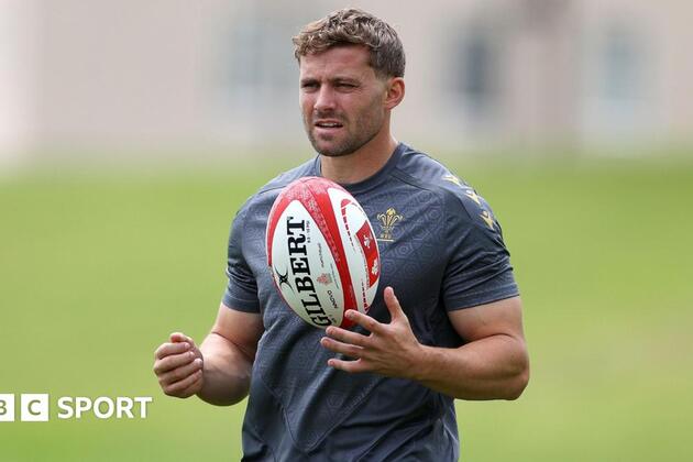 Leigh Halfpenny- Cardiff and former Wales full-back are 'helping each other out'