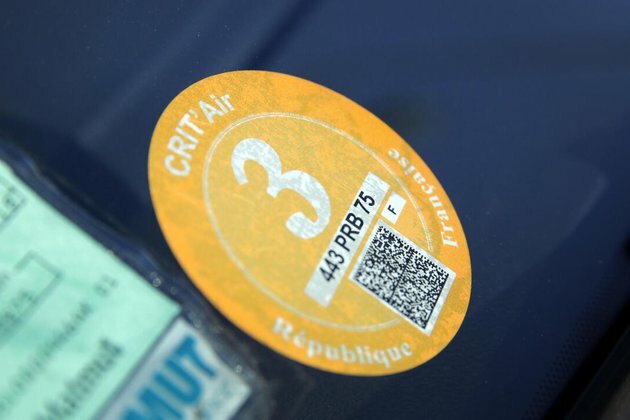 Police warn motorists in France of rising eco-sticker scams