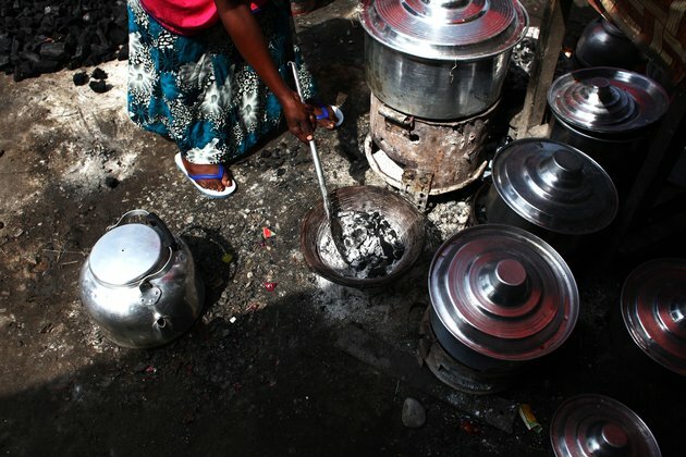 Smart Gas Cooking Seeks to Break African Cities&#039; Dirty Charcoal Habit