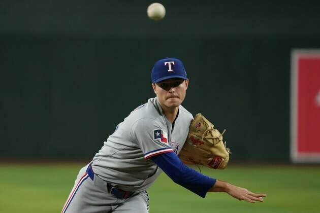 Surging Rangers go for series win vs. Brewers