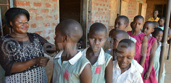  ervice providers immunize pupils of t izito ursery and rimary chool in amluli municipality amuli district ile photo