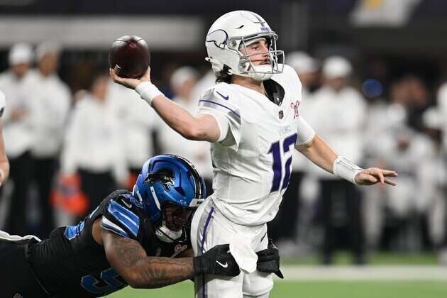 Vikings win fourth straight, knock Lions out of playoff race